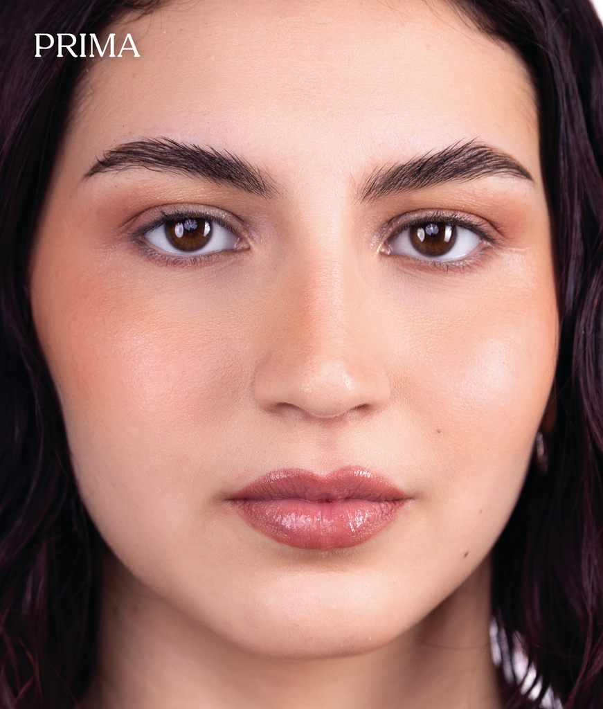 ragazza pre utilizzo mascara waterproof 360flip