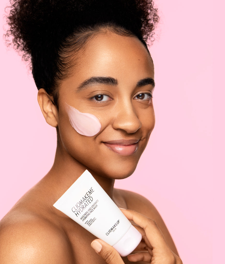 Adele Torna Sul Palco Con L'abito Di Velluto: La Cintura-foulard - Foto 3